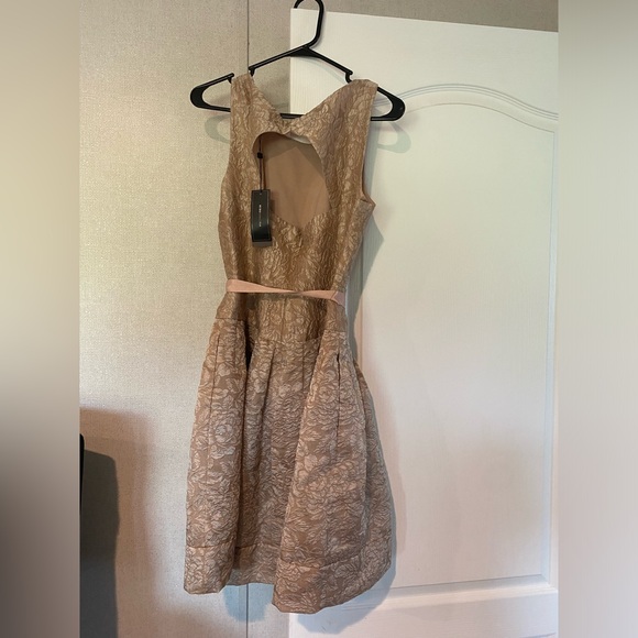 Dress - Picture 3 of 4